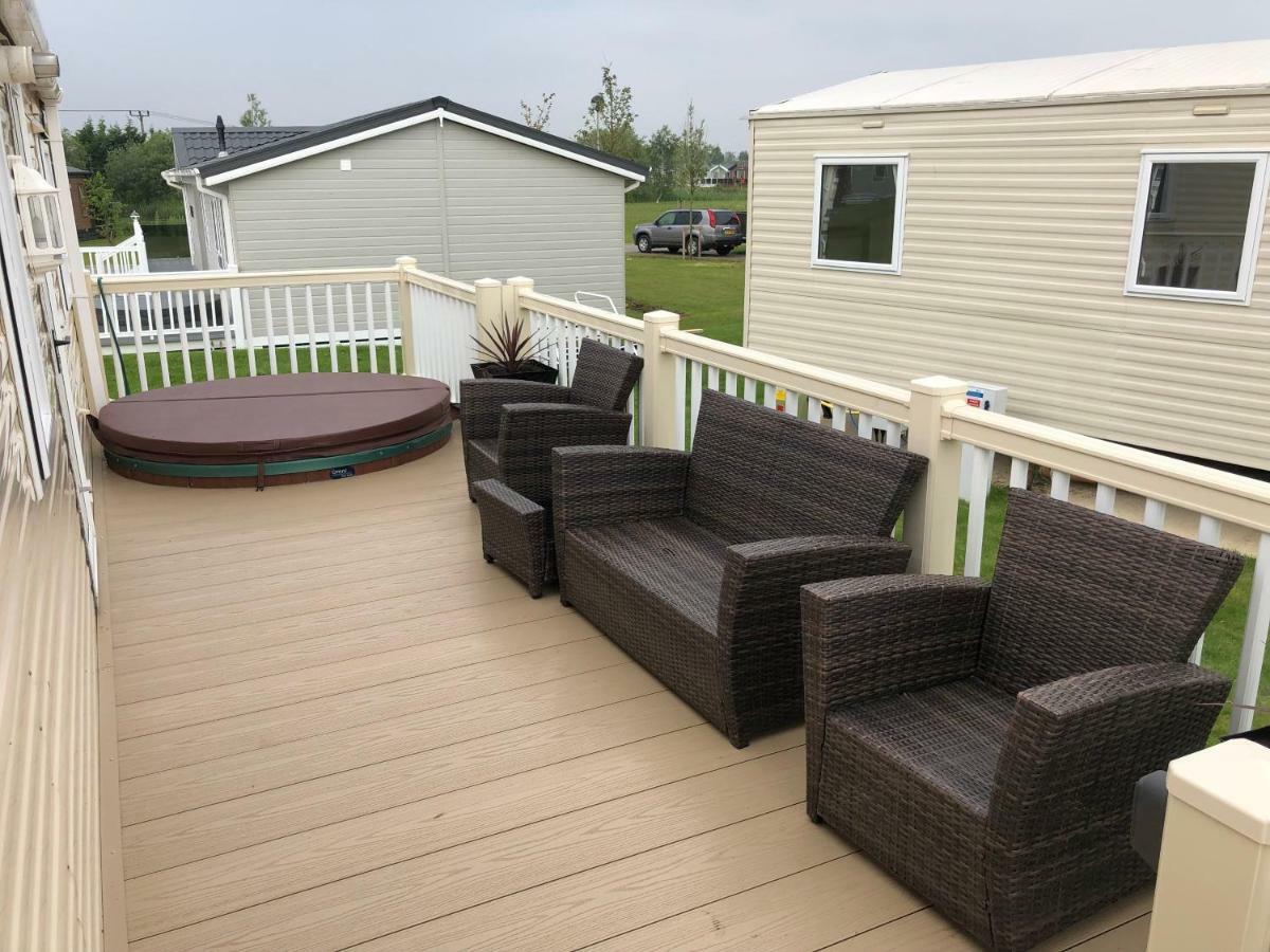4 Bedroom 10 Berth Caravans With Hot Tub ,Mountain Bikes Tattershall Lakes المظهر الخارجي الصورة